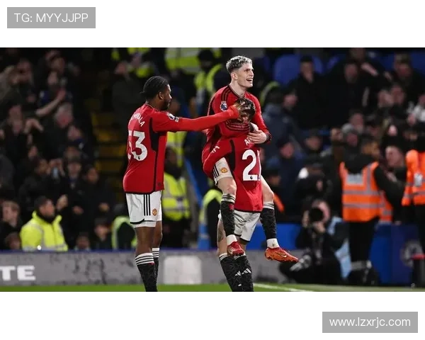 英超激战正酣：曼联逆转胜利，热刺持续领跑积分榜分析