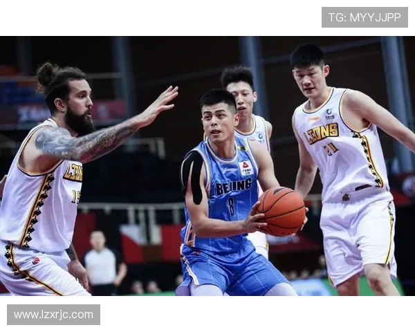 山东泰山防守体系崩坏,老将坐镇难掩整体混乱 山东泰山防守体系崩坏,老将坐镇难掩整体混乱